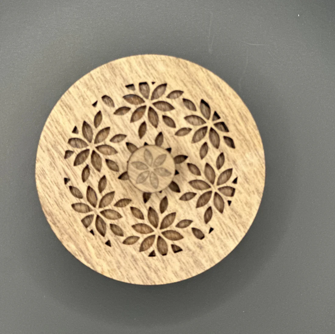Round Wooden Jewelry Box – Elegant Laser-Cut Storage for Precious Keepsakes